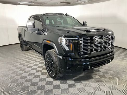 Used 2025 GMC Sierra 2500 Denali Ultimate image 3