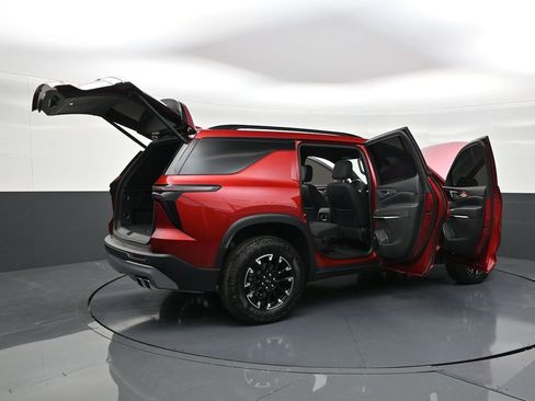 Used 2025 Chevrolet Traverse Z71 w/ Enhanced Driving Package image 29