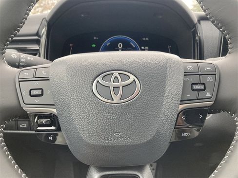 New 2026 Toyota Camry Hybrid image 18