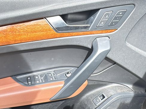 Used 2023 Audi Q5 2.0T Premium w/ Convenience Package image 13