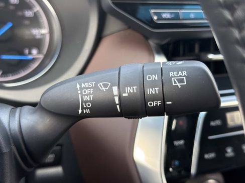 Used 2023 Toyota Venza XLE AWD/4WD image 21