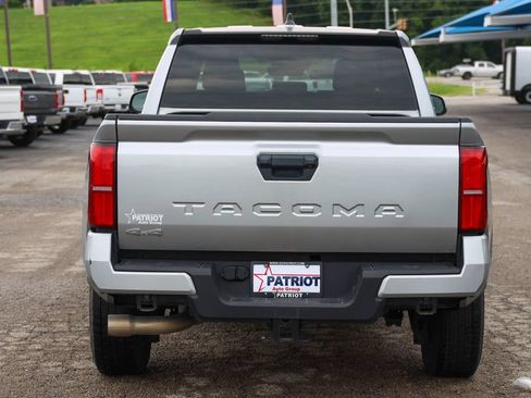 Used 2024 Toyota Tacoma SR5 AWD/4WD image 27