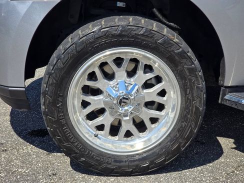 Used 2023 Ford Expedition XLT AWD/4WD image 12