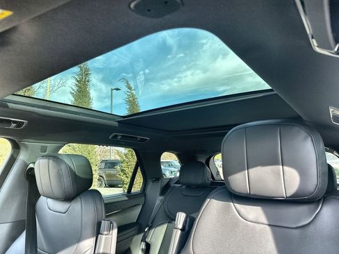 Used 2025 Land Rover Range Rover Sport SE image 19