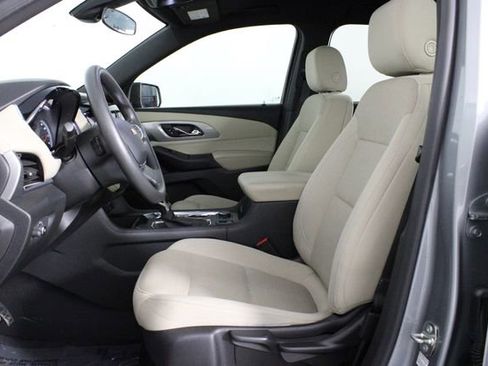 Used 2023 Chevrolet Traverse LS image 10