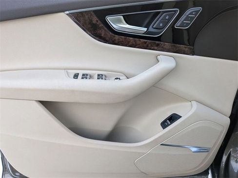 Used 2018 Audi Q7 3.0T Prestige w/ Prestige Package image 15