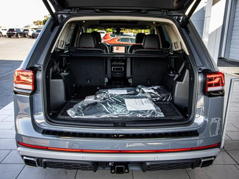 New 2026 Volkswagen Atlas Peak Edition image 17