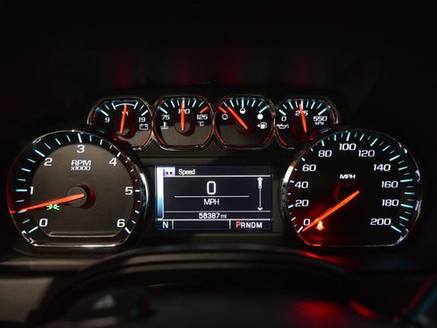 Used 2015 Chevrolet Suburban LT image 25