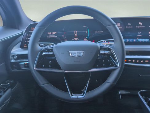 New 2025 Cadillac Lyriq Luxury RWD image 11