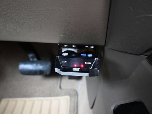 Used 2011 Nissan Armada Platinum w/ 2nd Row Captain Seat Pkg RWD image 21