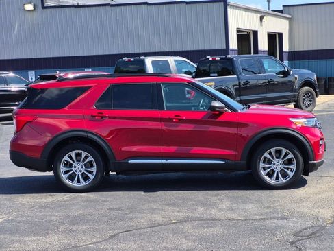 Used 2023 Ford Explorer XLT w/ Equipment Group 202A AWD/4WD image 8