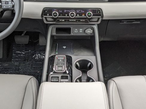 New 2025 Honda Pilot Touring image 19