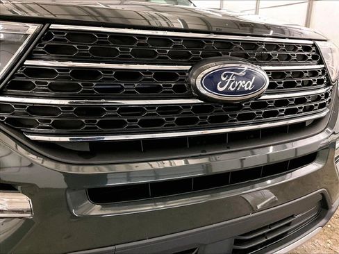 Certified 2022 Ford Explorer XLT w/ Equipment Group 202A AWD/4WD image 30