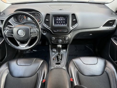 Used 2019 Jeep Cherokee Latitude Plus w/ Comfort/Convenience Group image 24