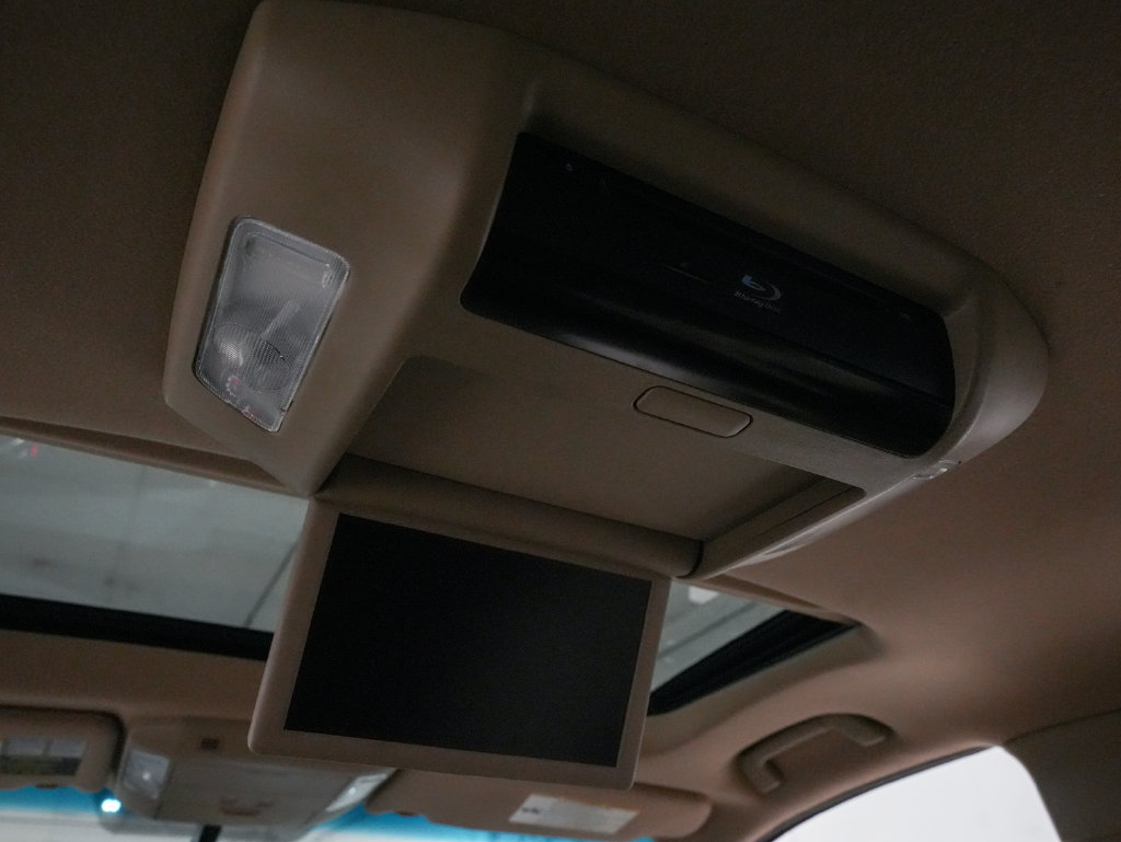 Used 2017 Toyota Sequoia Platinum RWD image 28
