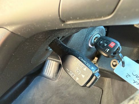 Used 2015 Toyota Camry SE image 18