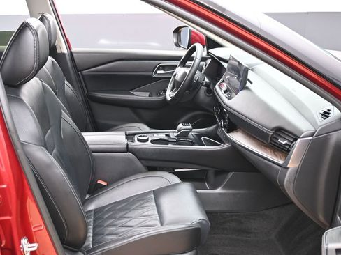 Used 2025 Nissan Rogue Platinum image 39