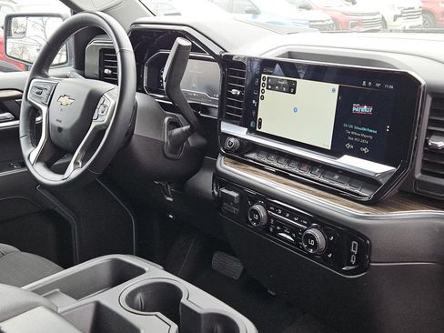 Used 2025 Chevrolet Silverado 1500 LT image 30