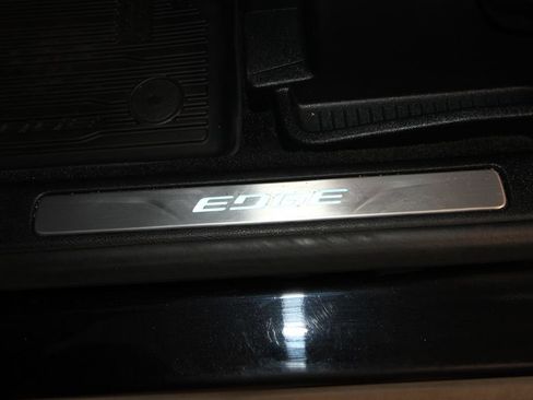 Used 2020 Ford Edge Titanium AWD/4WD image 7