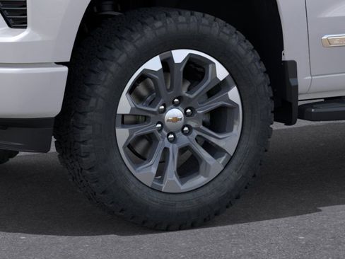 Used 2024 Chevrolet Silverado 1500 High Country w/ Z71 Off-Road Package image 9