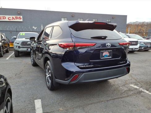 Certified 2023 Toyota Highlander XLE image 4