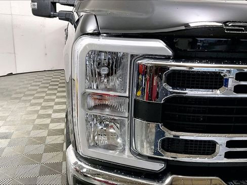 Used 2025 Ford F250 XLT image 28