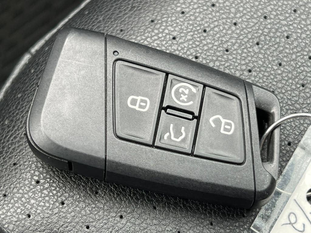 Used 2023 Volkswagen Tiguan SE R-Line AWD/4WD image 31