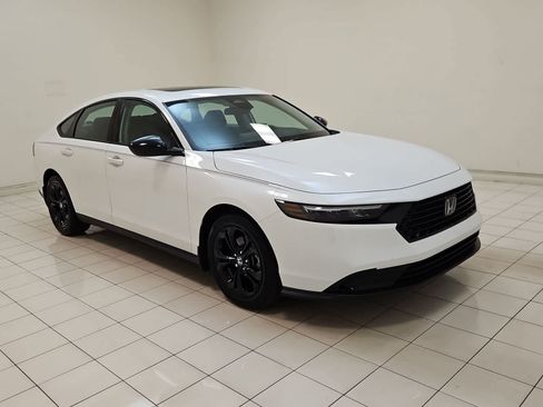 Certified 2025 Honda Accord SE image 25