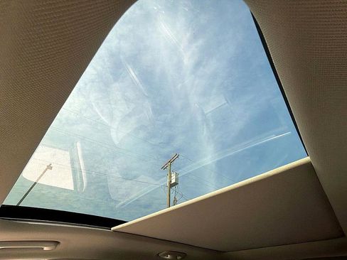 Used 2023 Hyundai Santa Fe SEL w/ Premium Package image 11