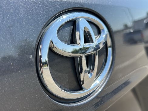 Used 2022 Toyota Highlander XLE AWD/4WD image 7