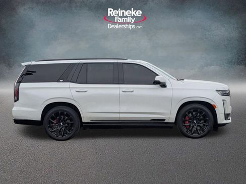 Used 2024 Cadillac Escalade Sport w/ LPO, ONYX Package image 4