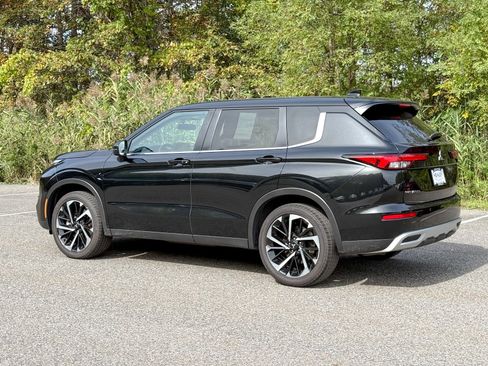 Used 2024 Mitsubishi Outlander AWD image 4