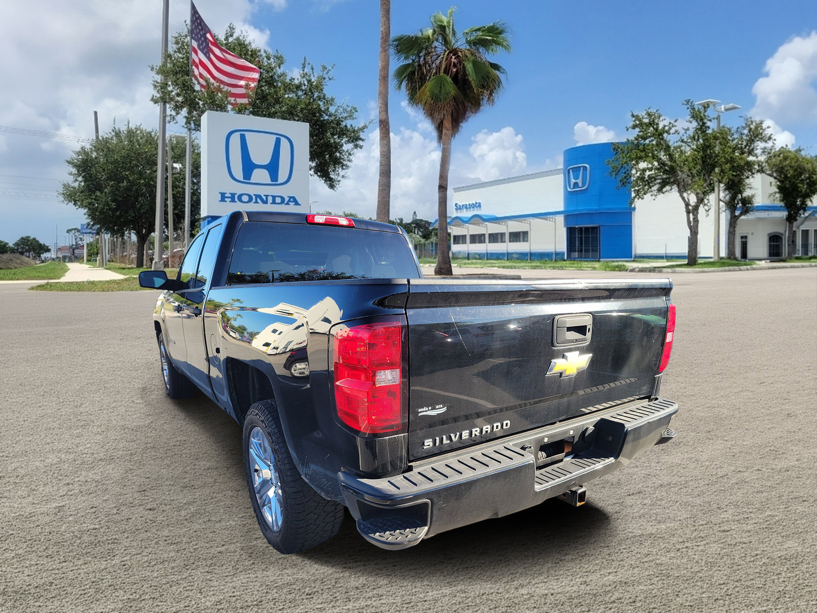 Used 2018 Chevrolet Silverado 1500 Custom w/ Custom Value Package RWD image 5