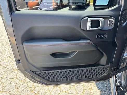 Used 2022 Jeep Wrangler Unlimited Rubicon w/ Cold Weather Group AWD/4WD image 24