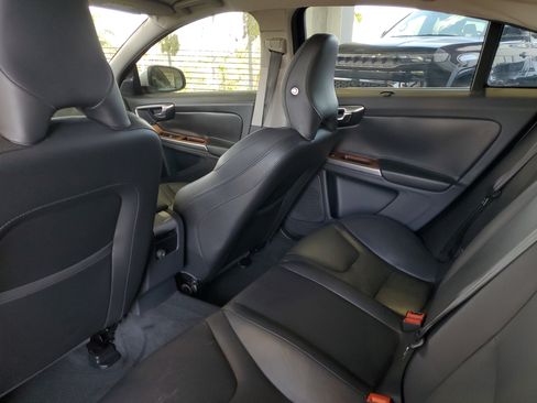Used 2017 Volvo S60 T5 Inscription Platinum FWD image 10