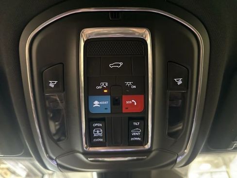 Used 2024 Jeep Grand Cherokee L Altitude image 34