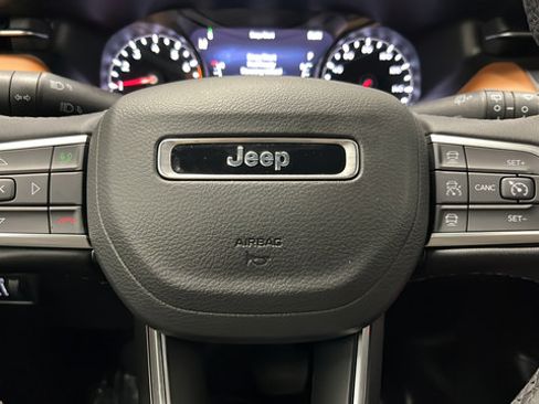 Used 2025 Jeep Compass Limited AWD/4WD image 15