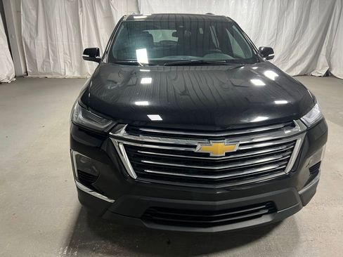 Used 2023 Chevrolet Traverse LT image 2