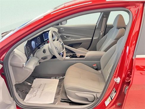 Used 2025 Hyundai Elantra SEL image 18