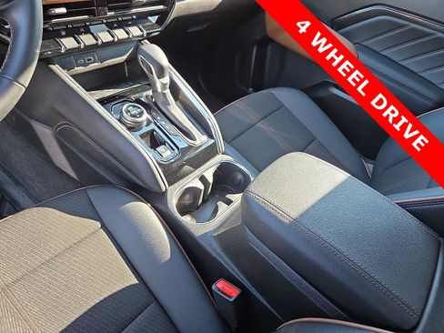 Used 2024 GMC Canyon AT4 w/ Technology Package image 25