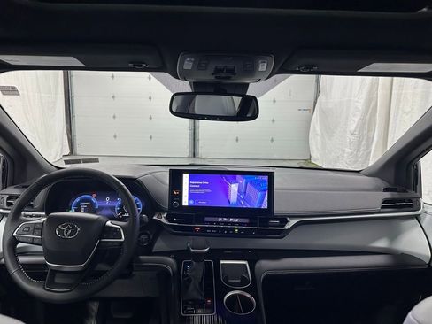 Used 2025 Toyota Sienna XSE image 45