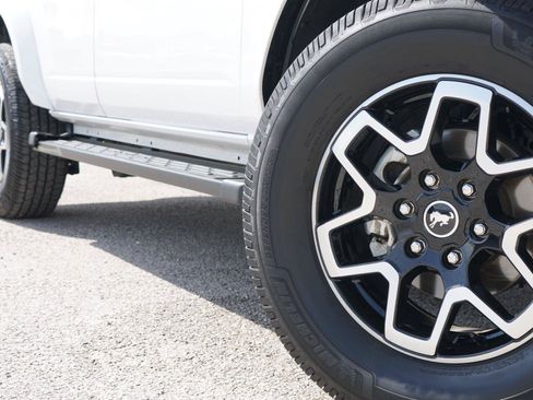 Used 2023 Ford Bronco Outer Banks AWD/4WD image 2