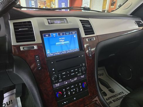 Used 2007 Cadillac Escalade ESV AWD w/ Information Package image 19