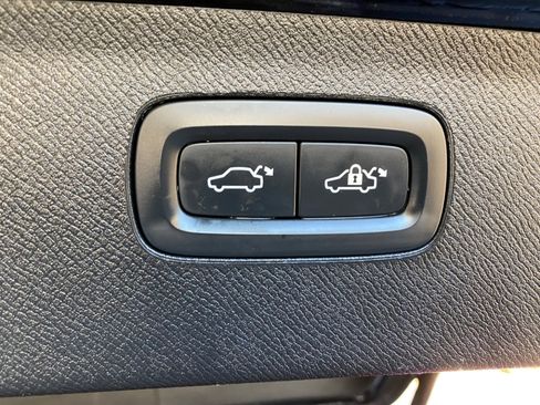 Used 2020 Volvo XC90 T6 Momentum image 8