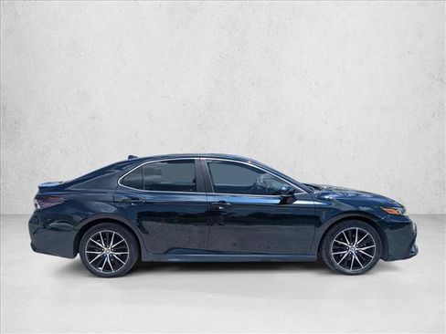 Used 2021 Toyota Camry SE w/ Convenience Package FWD image 4