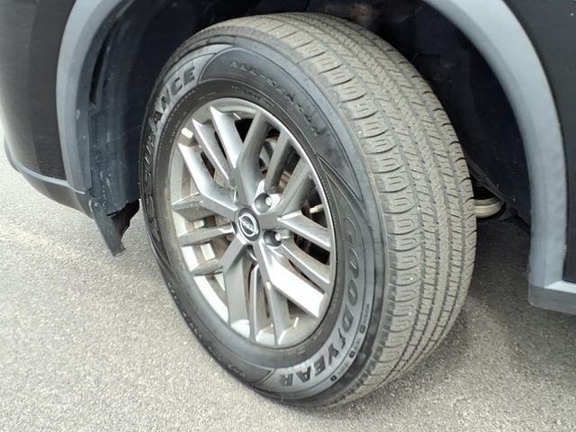 Used 2024 Nissan Rogue S AWD/4WD image 8