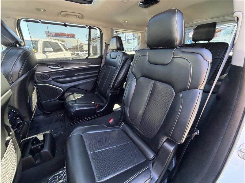 Used 2021 Jeep Grand Cherokee L Limited w/ Luxury Tech Group II AWD/4WD image 23