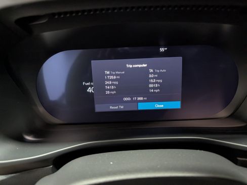 Used 2025 Volvo XC40 B5 Plus image 16