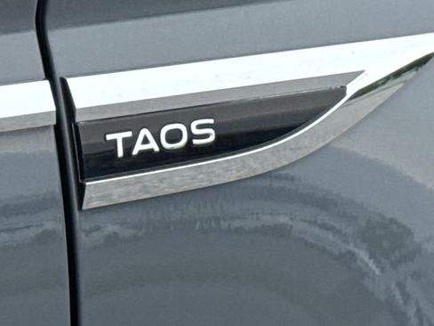 Used 2022 Volkswagen Taos SE w/ Driver Assistance Package AWD/4WD image 17