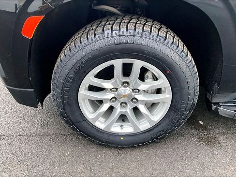 Used 2024 Chevrolet Suburban LT image 9